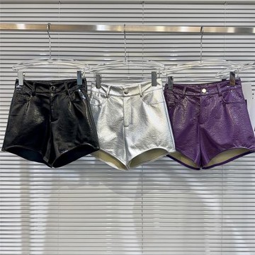 網紅同款2025秋季新款暗黑辣妹紋理弧形邊PU皮修身三分短褲皮褲女