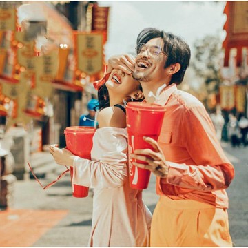 影樓創意兒童攝影道具紅字母杯街拍婚紗塑料吸管杯炸雞網紅大杯子