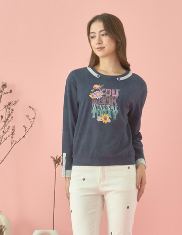 ★【喜芝梅】花語夢想 撞色花朵圖案特色圓領時尚長袖上衣(藍色；M-3L) 224200863