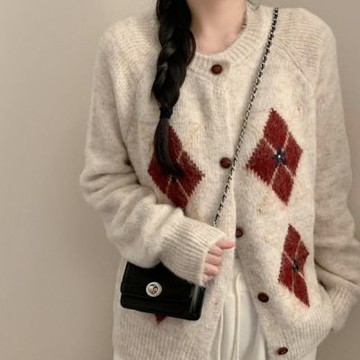 La Belleza學院風圓領復古菱格紋撞色排釦針織保暖加厚軟糯毛衣外套