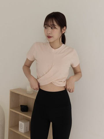 好比例下扭結薄短tee