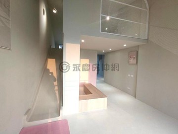 台南房地首選 戀上復國商圈溜滑梯大面寬美透天｜台南市永康區忠孝路