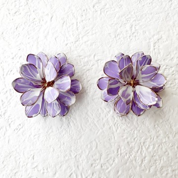 以花朵為靈感的金屬絲配件