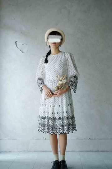 尋寶古著-白色蕾絲燒花刺繡水玉點點昭和浪漫復古洋裝