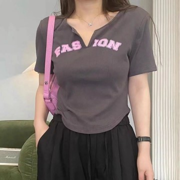 【Plump】100kg內可穿 大尺碼女裝  夏裝新款 冰絲t恤 設計感 小衆 遮肉 顯瘦 短袖 V領上衣 女生上衣
