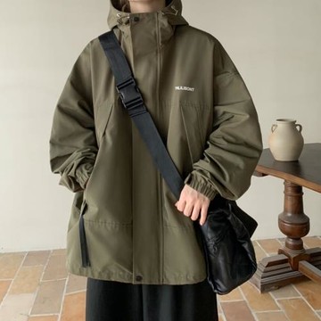 軍綠色工裝外套男美式機能風戶外沖鋒衣春秋高級感防風防水登山服