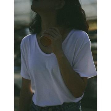 白色V領面膜T恤女短袖大領口寬松純色半袖U領打底衫慵懶上衣