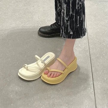 厚底涼拖鞋外穿女夏2024新款百搭網紅仙女風松糕夾腳一字沙灘拖鞋