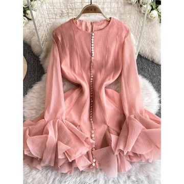 越南小眾長袖修身收腰減齡甜美荷葉邊連衣裙女秋季高級感度假短裙