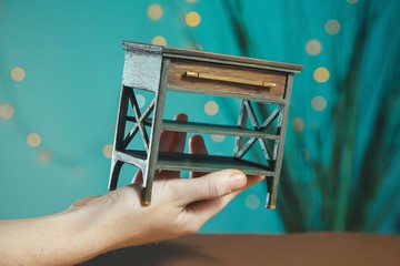 1/6比例娃娃用微型五斗櫥。娃娃屋家具，立體模型