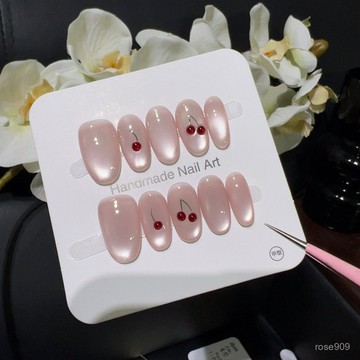 ➕最新設計款穿戴甲💅【粉晶櫻桃】甜妹風珠光粉櫻甜莓美甲溫柔少女風玻璃珠手工穿戴甲短橢圓穿戴甲 NKMU