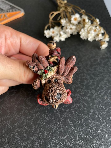 老又好古董珠寶 聖誕節麋鹿硬塑料別針胸針 B1093