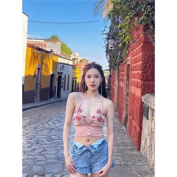 三亞旅游穿搭女裝夏海邊度假上衣短款法式小眾設計感辣妹吊帶背心