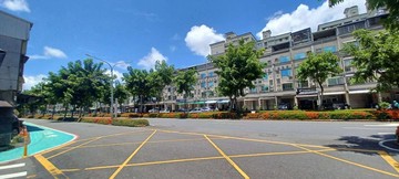 衛武營邊間黃金透天店面｜高雄市鳳山區南京路