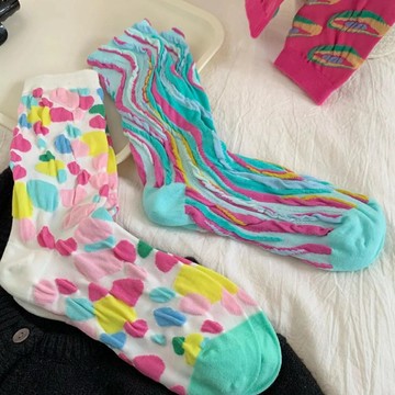 新款 浮雕 小眾 創意 襪子女 小清新 中筒 棉襪 韓版 ins 個性 百搭 時尚 撞色 潮襪 中筒襪