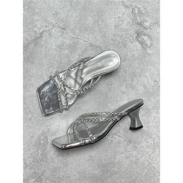 真皮涼拖鞋女2025夏新款銀色法式配裙子方頭水鉆高跟露趾貴婦拖鞋