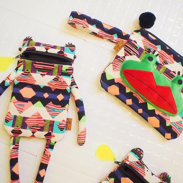 E*group 阿蛙 粉紅patry 口水手機袋 口水手提零錢包 手提包