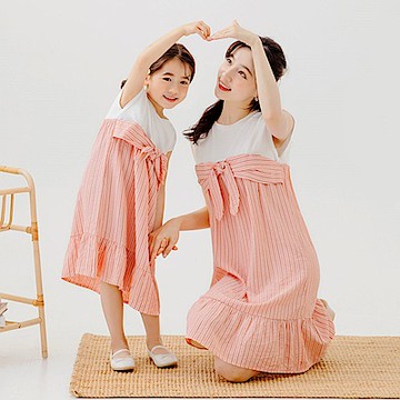 OB嚴選-條紋蝴蝶結拼接荷葉洋裝-親子款(女)