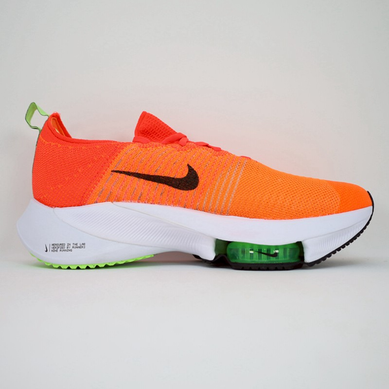 Nike エア　ズームテンポ　ネクスト%フライニット　26.5センチ ナイキ（NIKE）エア ズーム テンポ ネクスト% フライニット 26.5cm