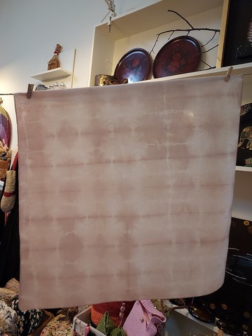 鈴蘭粉紫。茜草染大方巾