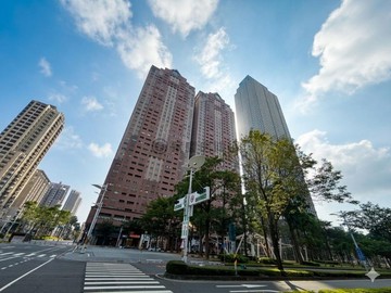 輕鬆入主亞灣｜摩天高雄大四房平車捷運景觀一次到位｜高雄市前鎮區新光路