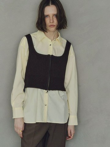 垂墜綁帶雙向拉鍊造型針織短版背心(07000946500) - YECCA VECCA