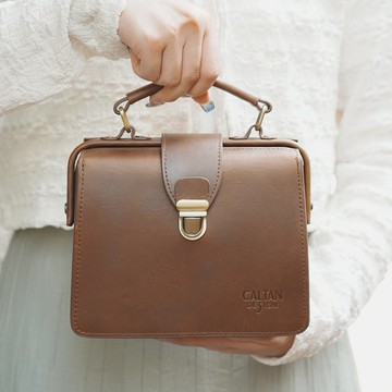 【24hr快速出貨】Little Oxford 真皮扣診小方包-234070 htn