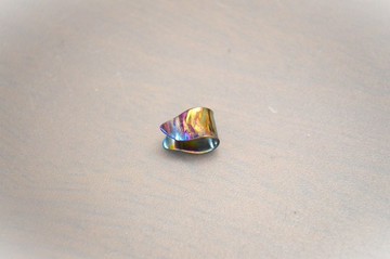 Titanium ear cuff・淚滴形鈦金屬耳骨夾=櫻花粉與藍=A