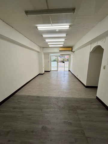 忠孝後山埤稀有黃金邊間住辦雙店面｜台北市南港區同德路