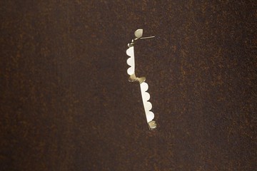 Upset / Upturn 鬍子小姐 折 曲型長耳環 Curved long Earring