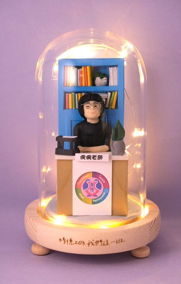 榮休記念小禮品,可客製名字.提供相片客製人物造型(辦公室造型)