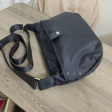 OPEN .BAG👜台灣現貨 樂天熱款式 中型防潑水輕量隨身馬鞍包 可長夾2320#