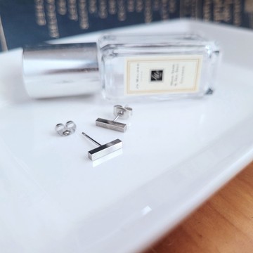 【絕版出清品】地平線。金屬橫條造型不鏽鋼耳針(一對)