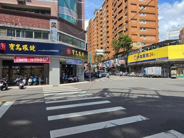 漢口路1+2樓黃金大角店｜台中市西屯區漢口路二段