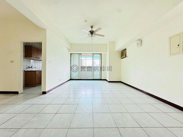 「衛道名廈」中醫超大四房附車位｜台中市北區進化北路