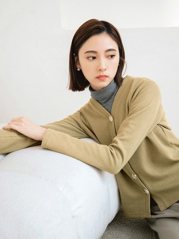 小V臉．V領開襟華夫格上衣