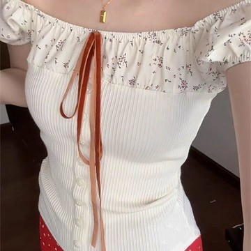 碎花拼接一字肩短袖T恤女夏季繫帶辣妹修身顯瘦小衫chic韓繫上衣短款T恤 韓版上衣 辣妹上衣 夏日穿搭 顯瘦上衣 衣服