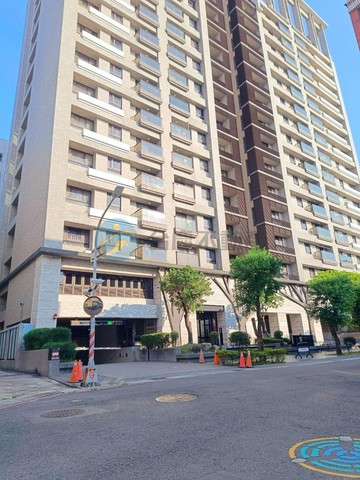 ~來看厝~R5前鎮高中捷運站☆居見築典雅居所+平車｜高雄市前鎮區萬和街