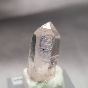 天然红泥黄泥骸骨水晶古老窗口老灵魂油胆荧光亮皮權杖包裹体