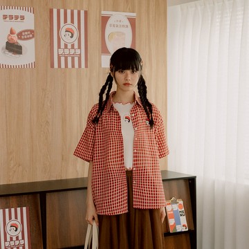 QUEENSHOP_S 女裝 短袖 Tella Tella 刺繡格紋寬版短袖襯衫 現+預 【01025825】
