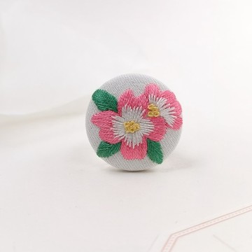 花水木刺繡胸針