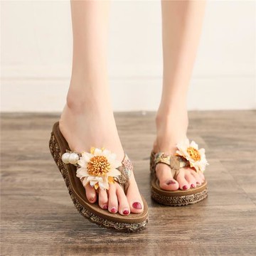 2024夏季新款民族風涼拖鞋女中跟防滑外穿百搭人字拖海邊沙灘鞋女