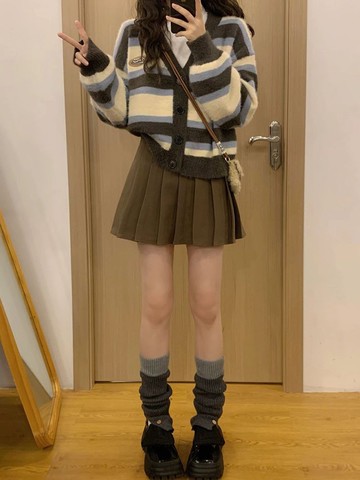 【Plump】 中大尺碼女裝 微胖穿搭 大尺碼胖妹學院風 條紋開襟毛衣外套女秋冬百褶半身裙兩件套  秋冬套裝