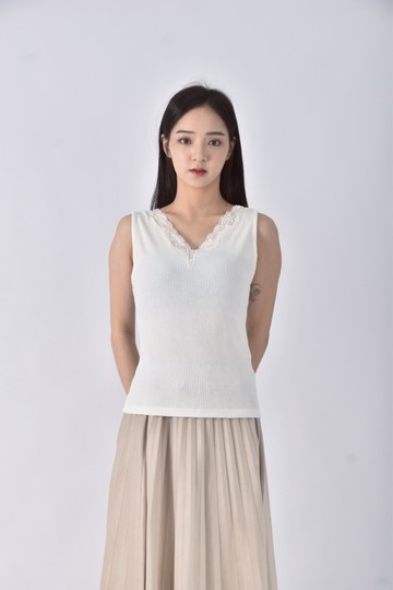 (S) 蕾絲邊白色上衣