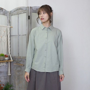 Hana-Mokuba花木馬日系女裝寬鬆落肩前短後長百搭襯衫_淺綠