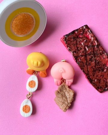 豬屁屁×肉 & 小雞×水煮蛋 不對稱耳環 – 手工可愛趣味飾品