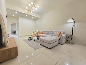 O9苓雅運動園區/武廟商圈翻新一樓大面寬車庫美寓｜高雄市苓雅區建國一路