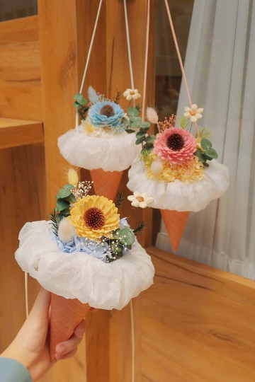 花蔓畢業季-甜筒永生花束