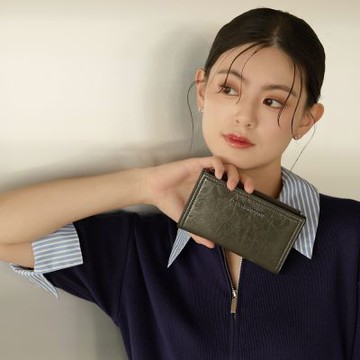 【金安德森】Elara 油蠟打皺翻蓋中夾-深霧灰