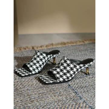 方頭露趾高跟涼鞋女夏季新款2025復古千鳥格酒杯跟一字外穿涼拖鞋